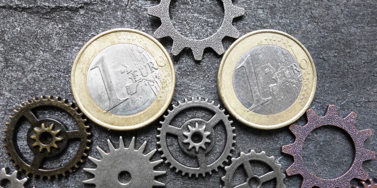 دليل شامل أيهما أفضل ماكينة عد النقود وكيف تختار الأنسب؟